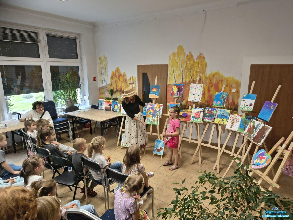 Pani z dziewczynką prezentują obrazek Pani z dziewczynką prezentują obrazek